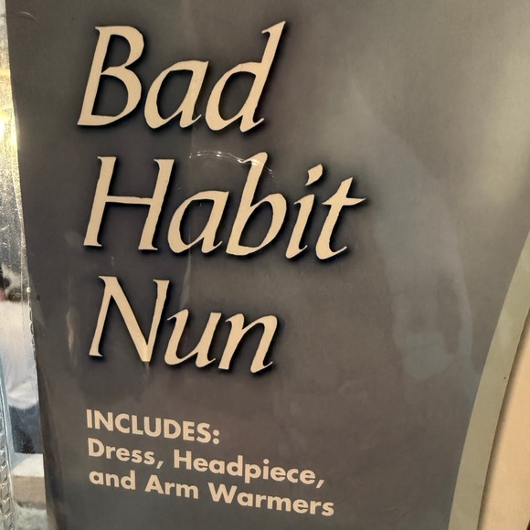 Sexy Nun Costume - Picture 3 of 5